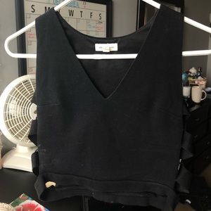 cropped tank with zig zag sides